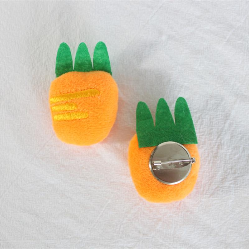 Очаровательная белая брошь-морковка с кроликом - милый плюшевый аксессуар для сумок, шляп и одежды