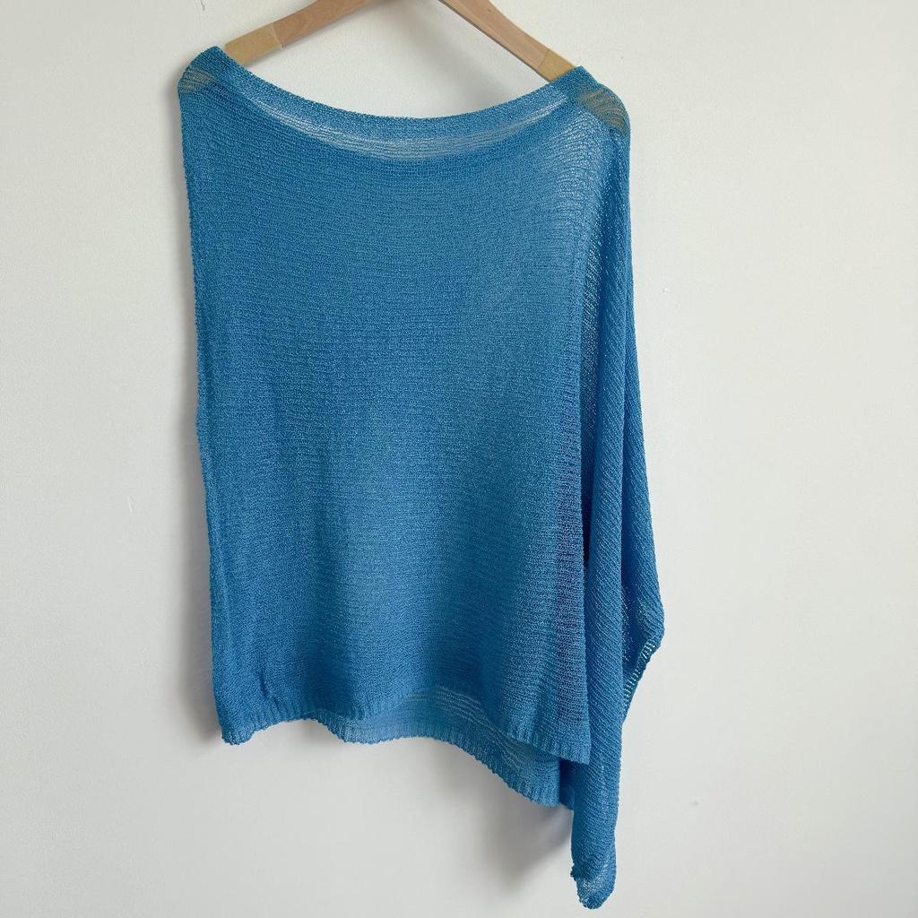 Многофункциональное пончо-шаль из ажурной вязки с майкой