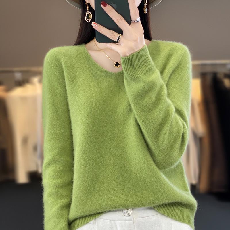 Women's V-Neck Wool Sweater: New Autumn/Winter Solid Color, Loose Fit, Versatile Style.