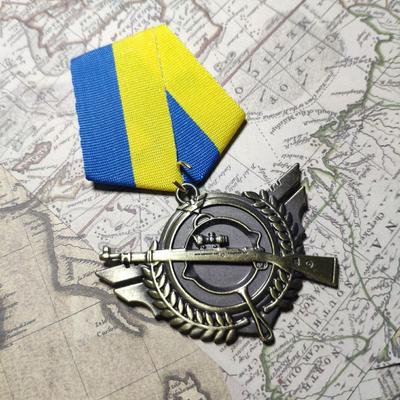 Фиктивная медаль до распада Советского Союза Медаль украинского снайперского стрелка, оливковый венчик, древний голубой, современное мастерство