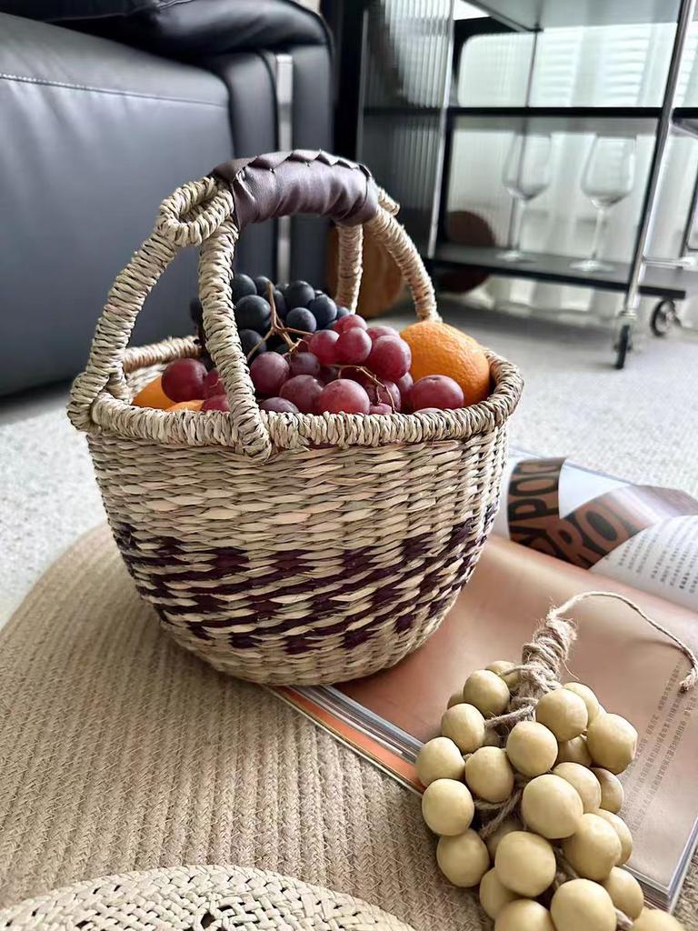 eaweed Handmade woven picnic basket for storing fruits and vegetables, Cosmetics kitchen organizer flower girl basket