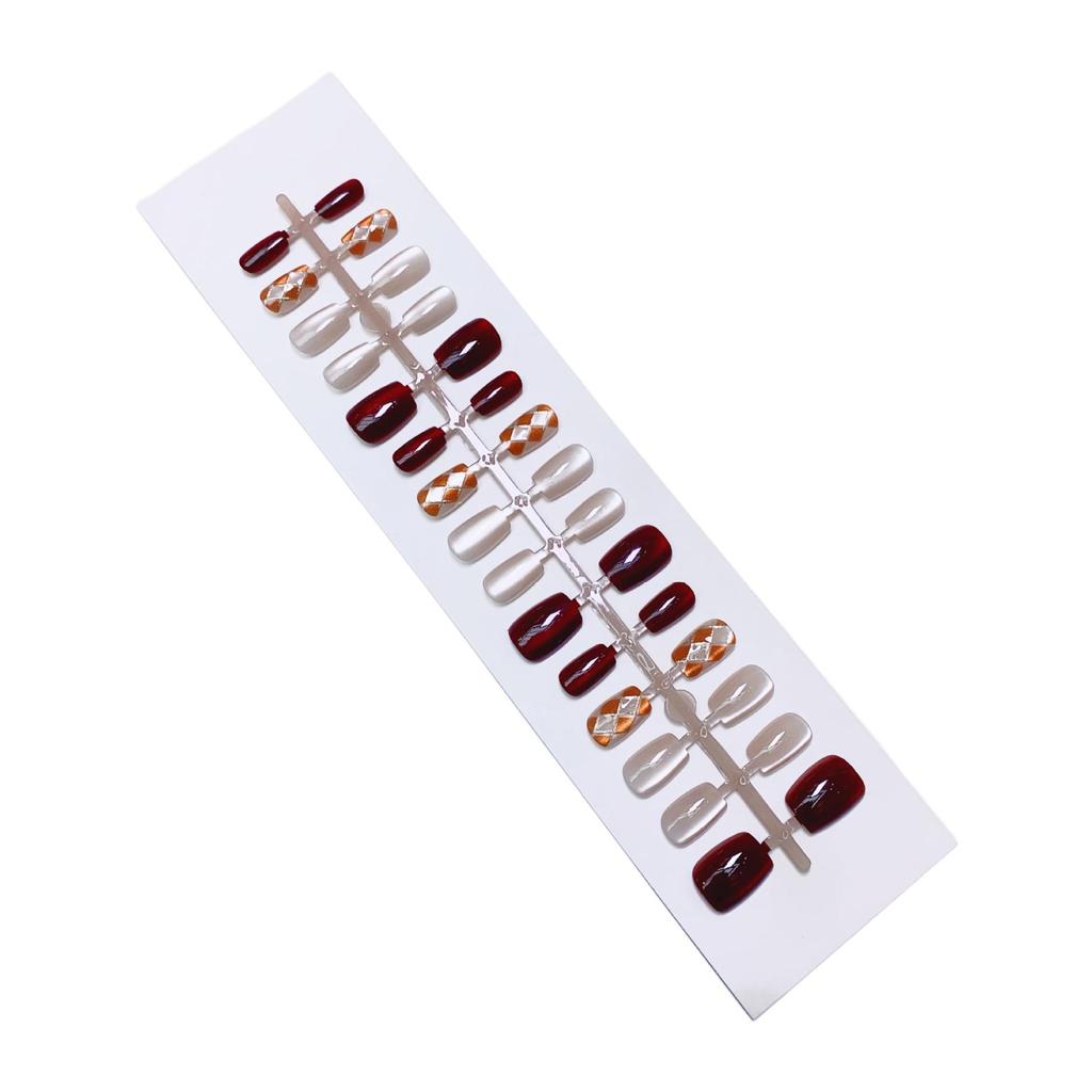 Gold-Plated Autumn Rhombus Cat-Eye Press-On Nails: Elegantly Enhancing Temperament and Brightening Skin Tone.