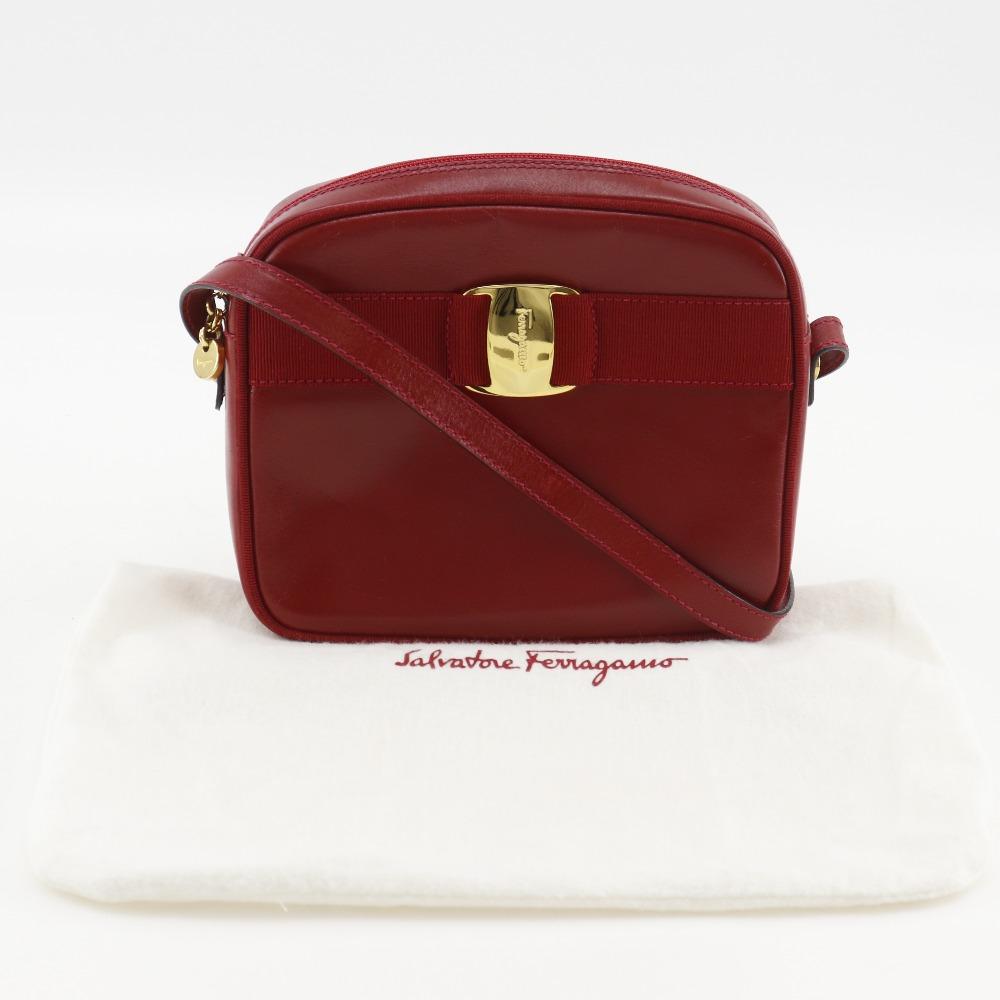 Salvatore Ferragamo Женская сумка через плечо Vala D21 3096 Красная Телячья кожа Б/у