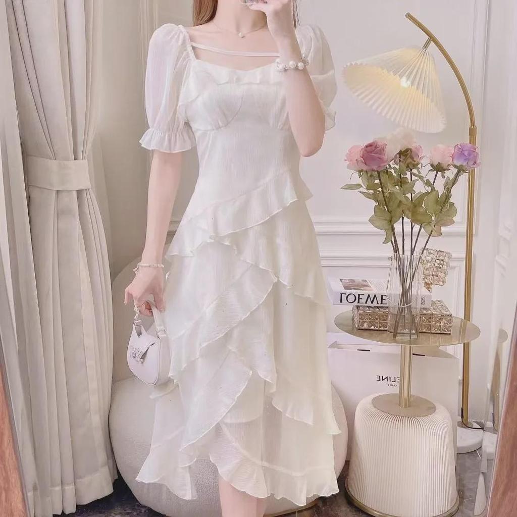 Женское платье с оборками во французском стиле на подтяжках - Sweet & Spicy, коллекция Лето 2024, длинная юбка с разрезом высокого качества