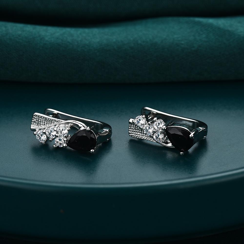 Black Awn Серьги с черным камнем