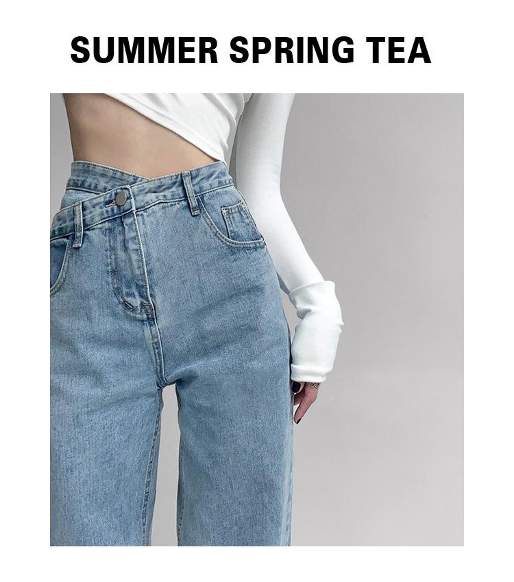 Женские джинсы прямого кроя с высокой посадкой, нерегулярной драпировкой, широкими штанинами и косой пряжкой