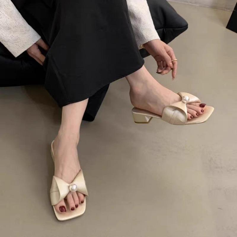 Розовые фееричные жемчужные банты толстый каблук крутые шлепанцы женские летняя одежда модные шлепанцы на одно слово лето новинка