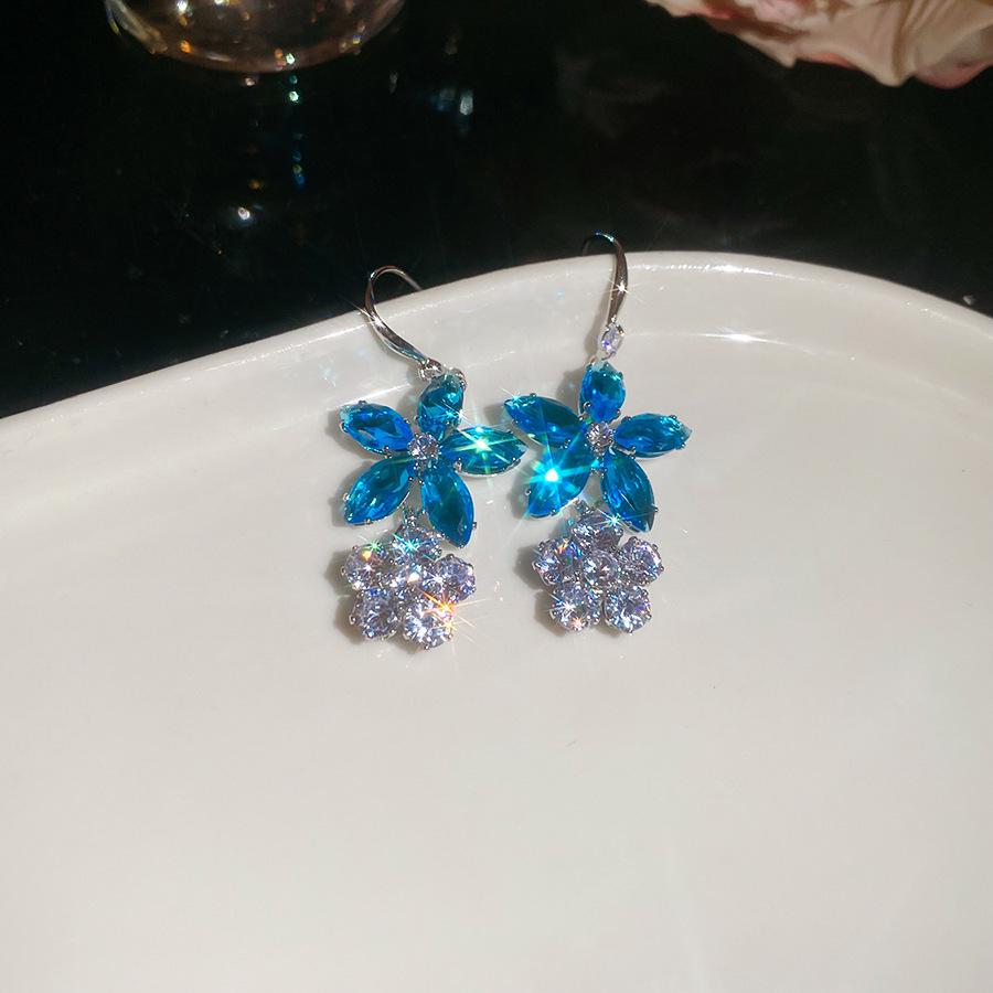 Набор «Ожерелье-подвеска-капля из циркона и серьги»: Элегантные Роскошные Ювелирные Изделия