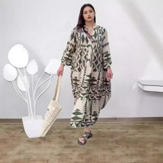 Платье на пуговицах с V-образным вырезом, однотонное, 2024: Удобная, Повседневная Европейская и Американская Женская Мода