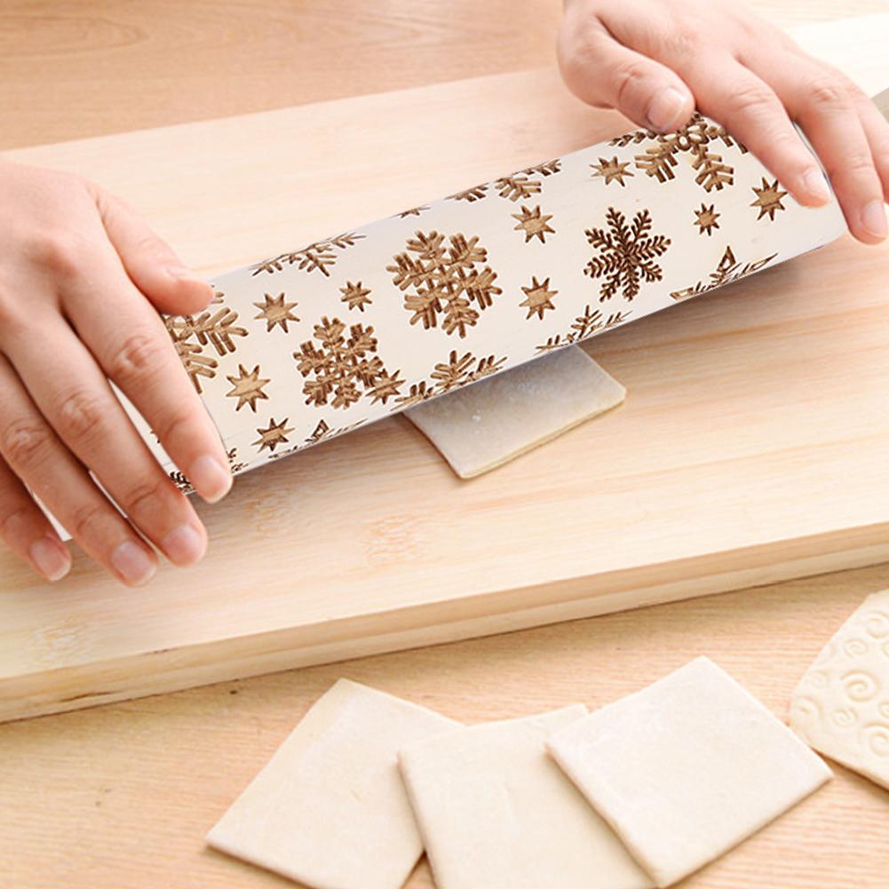 Christmas Wooden Rolling Pins Engraved Embossing Dough Pin with Snowflake Pattern Baking Tool