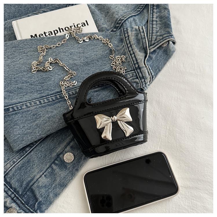 2024 Блестящая лаковая мини-сумка-корзинка через плечо с лазерной цепочкой для детей и женщин