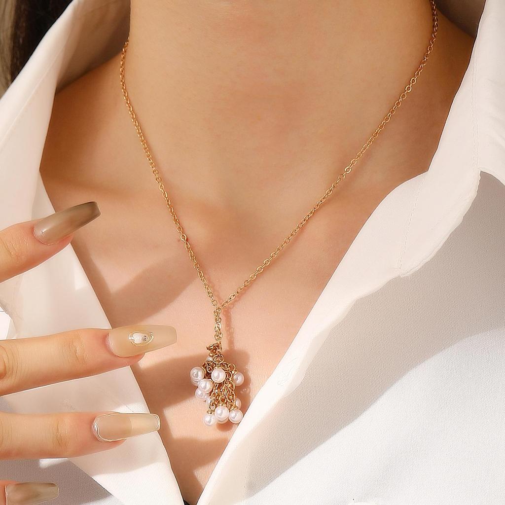 Baroque Court Retro Style Imitation Pearl Tassel Necklace Geometric Flat Snake Bone Necklace Pendant