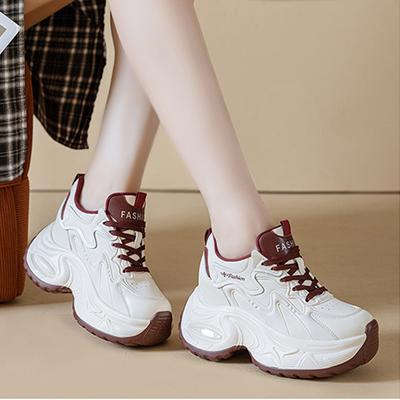Белые туфли из натуральной кожи Женские модные кроссовки Дышащие туфли на плоской платформе Бренд Женские увеличивающие рост 9 см