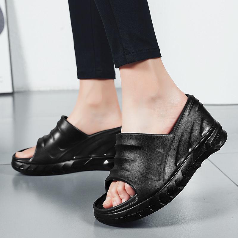 Женские летние тапочки трапециевидной формы, верхняя одежда, сандалии на толстой подошве с увеличенным наклонным каблуком, домашняя баня, водонепроницаемые, противоскользящие, с защитой от запаха