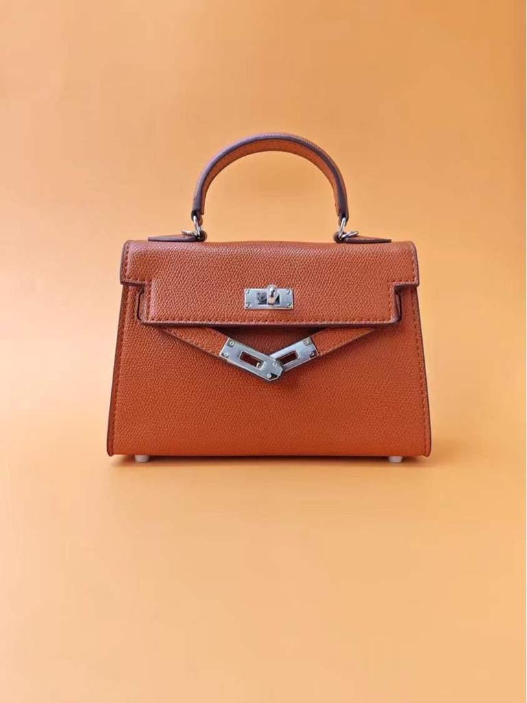 Женская знаковая сумка-тоут в стиле колор-блок Осень/Зима 2025