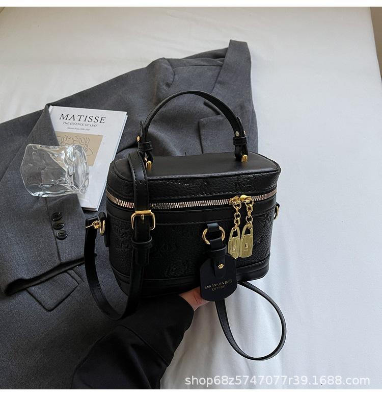 2025 Popular Bag Women's 2025 New Spring Versatile One-Shoulder Crossbody Bag High-end Texture Niche Handbag Bag
