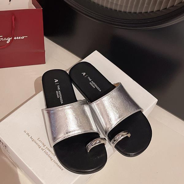 Модные резиновые шлепанцы обувь женская 2025 тапочки повседневные сланцы женские пляжные пантофли заклепки гавайские люксовые сабо мягкие плоские новые слайды