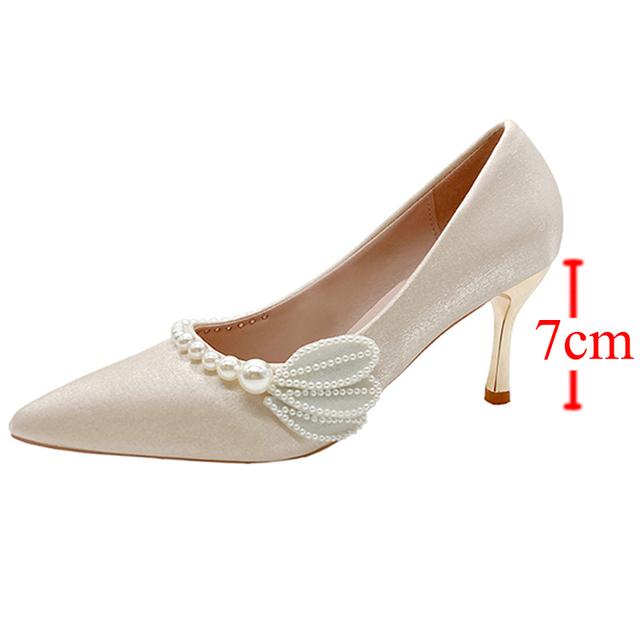 Элегантные свадебные туфли на тонком каблуке с крыльями, женские туфли на высоком каблуке с острым носком и жемчугом, женские модные дизайнерские туфли-лодочки с завязками и бусинами