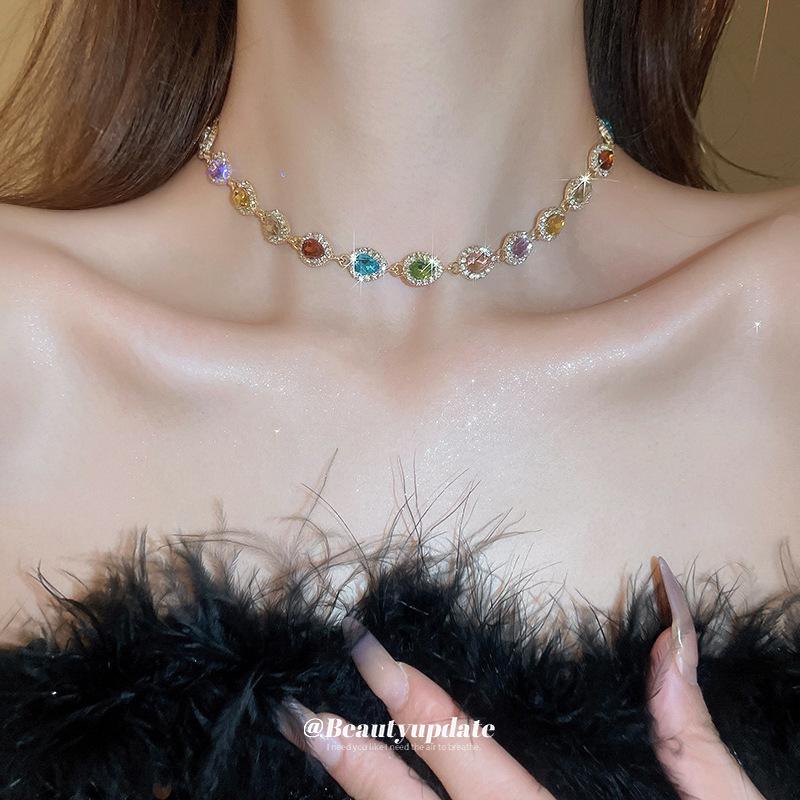 Vintage Teardrop Rhinestone Colorful Necklace: Retro High-End Clavicle Chain Court Style Choker for Women
