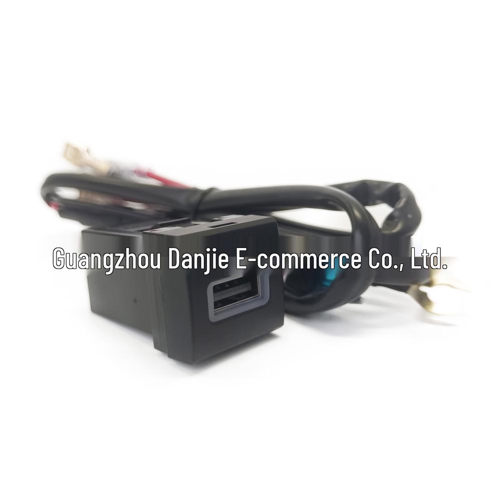 Автомобильное зарядное устройство для Toyota Corolla/Levin/Wildlander с портами USB QC3.0 PD