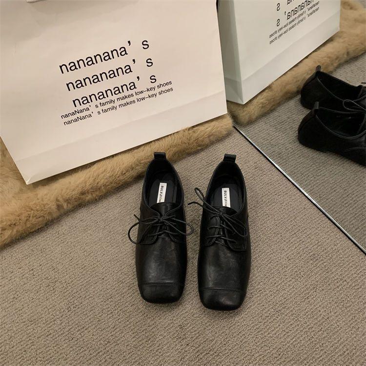 2025 новые корейские черные квадратный носок плоская подошва супермягкие удобные лоферы женские на шнуровке зарубежные универсальные маленькие кожаные туфли