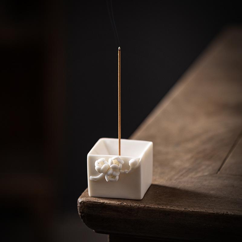 Креативная ручная работа, подщипнутая слива, подставка для благовоний, чайный столик, белый фарфор, столик для благовоний, подставка для благовоний, вертикальная вставка для благовоний, маленькое украшение