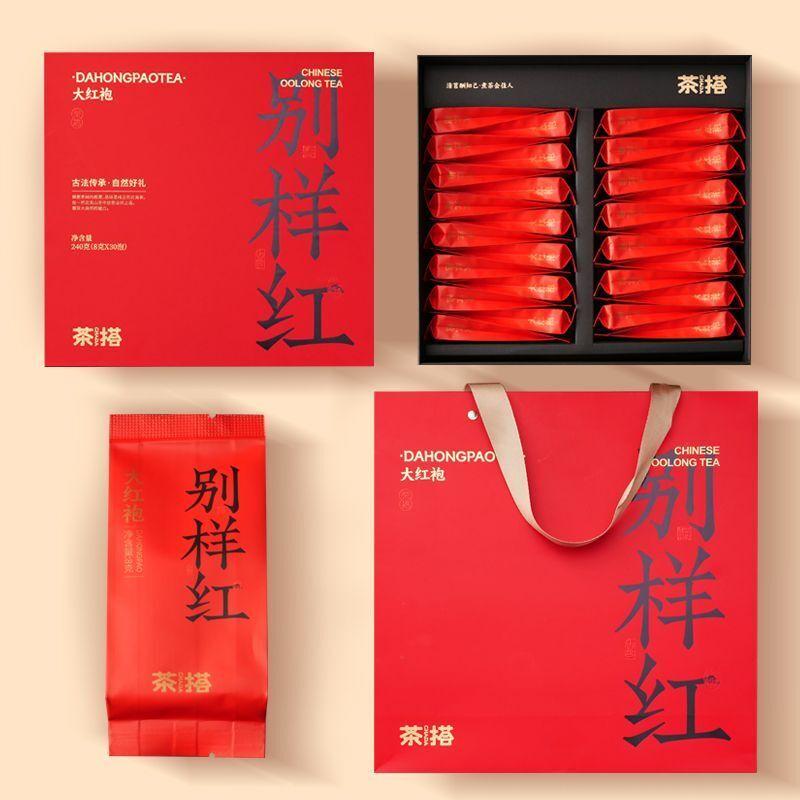 Чай в подарочной упаковке Wuyishan Dahongpao. Крепкий ароматный фруктовый улун с корицей.