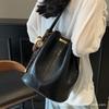 Manufacturer Trend 2025 New Winter Casual Fashion Bucket Vintage Shoulder Bag Versatile Armpit Handbag
