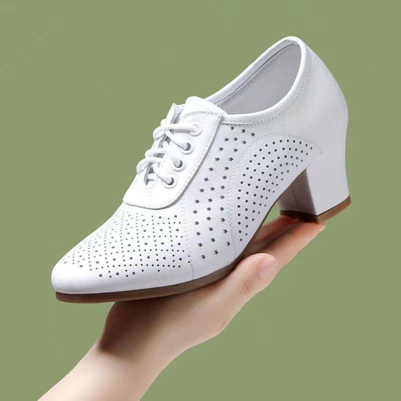 Mom's Comfortable Single Shoe Women's Low Heel Lace Up Square Dance Shoes One-piece Heel Dance Shoes Casual White Shoes