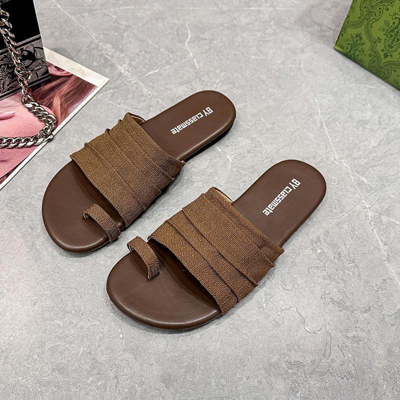 Дизайнерские нишевые шлепанцы с плиссированным носком на плоской подошве, женские летние 2025, новая корейская версия, повседневные крутые шлепанцы с мягкой подошвой
