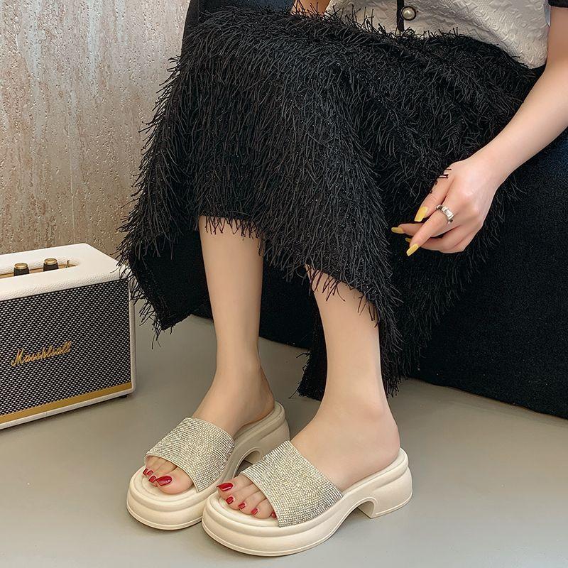 Fashion rhinestone platform slippers women wear 2025 summer new Internet celebrity beach one-word indoor non-slip sandals