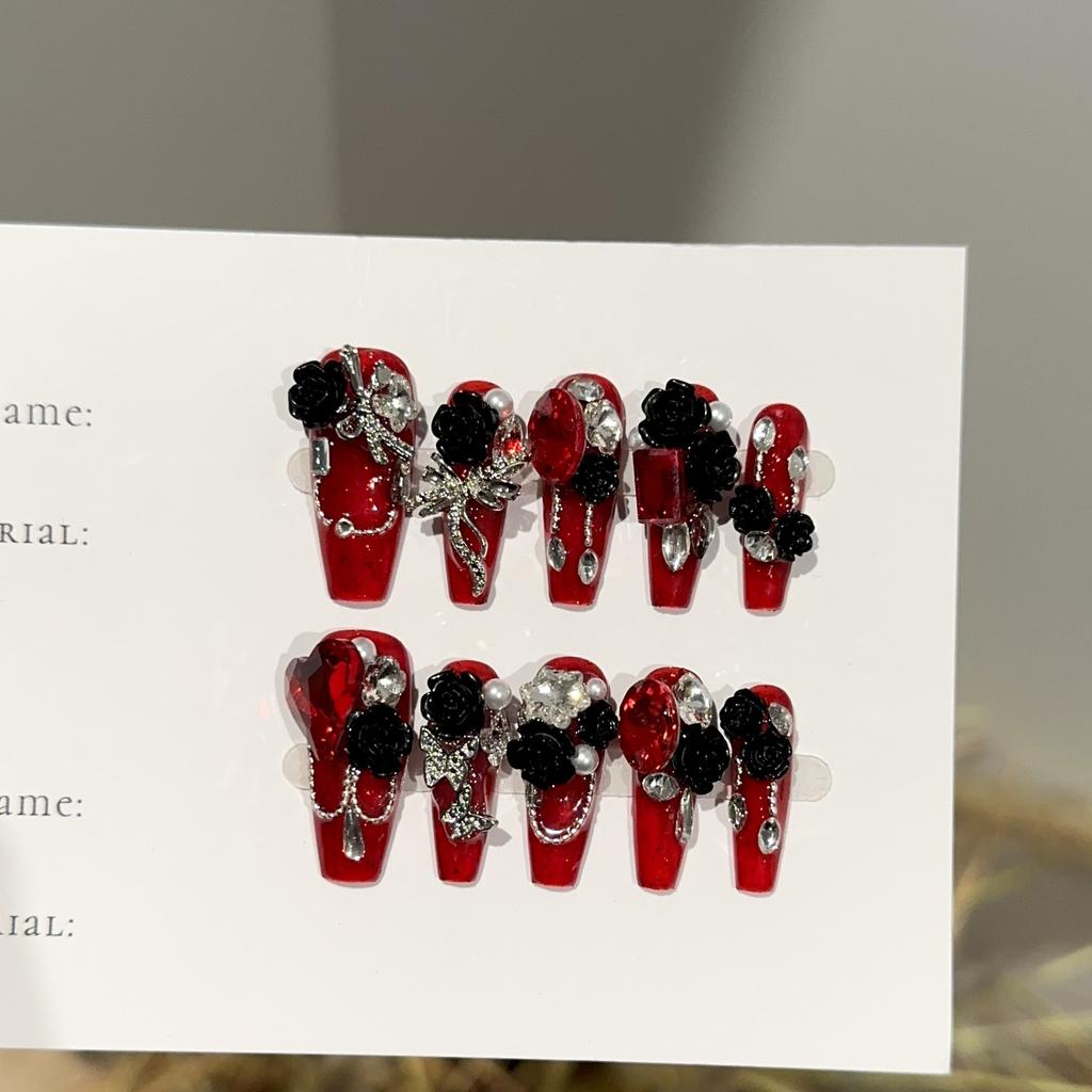 Красные Средние Ногти Гроб Накладные Ногти Квадратные Искусственные Ногти Французский Кончик Клей на Ноготь с Дизайном Многоразовые Ложные Акриловые Ногти Полное Покрытие Наклейки для Ногтей для Женщин