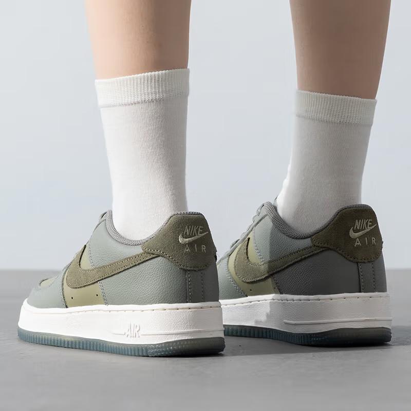 Nike Детские кроссовки Air Force 1 Low LV8 GS Dark Stucco Medium Olive Зеленый нейтрально-оливковый Phantom FQ6948-001