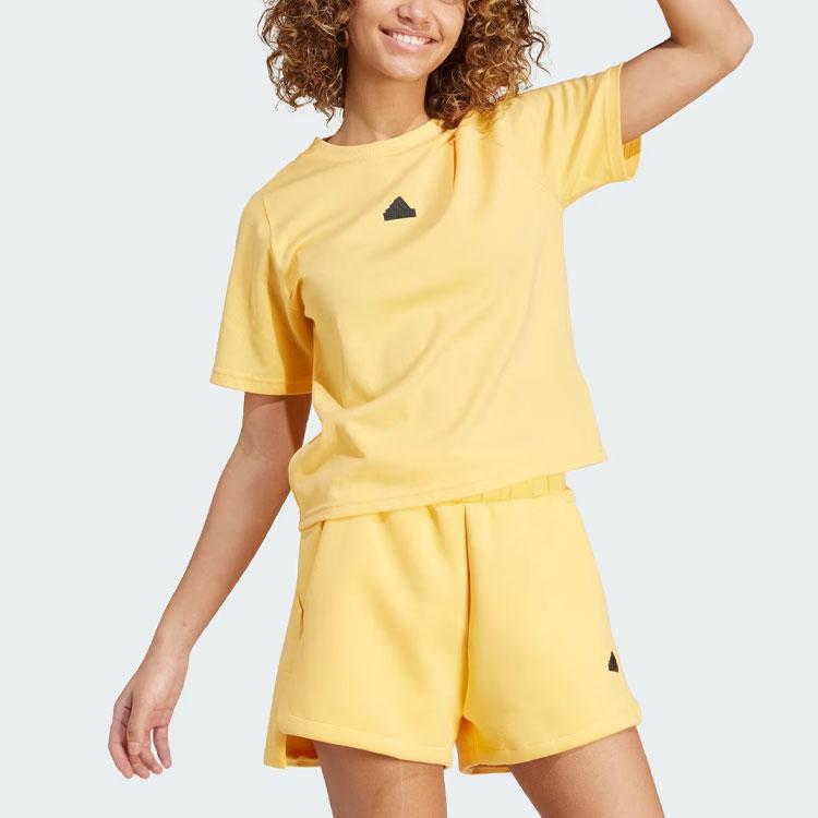 adidas ЗНЕ. Футболка с логотипом Женские топы Желтый IS3932
