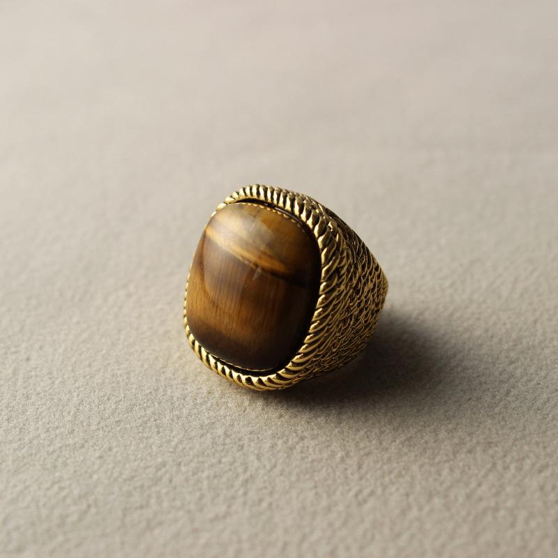 Винтажное состаренное французское кольцо с драгоценным камнем для женщин: Изысканный, Высококлассный, Легкая Роскошь, Вдохновляющая Элегантность в Стиле INS.