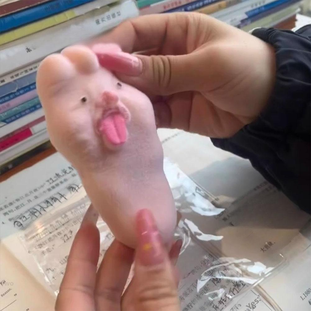 Игрушка-зажималка "Плюющаяся язык, большие ноги" для снятия стресса, игрушка-антистресс, для выплеска эмоций L1T5