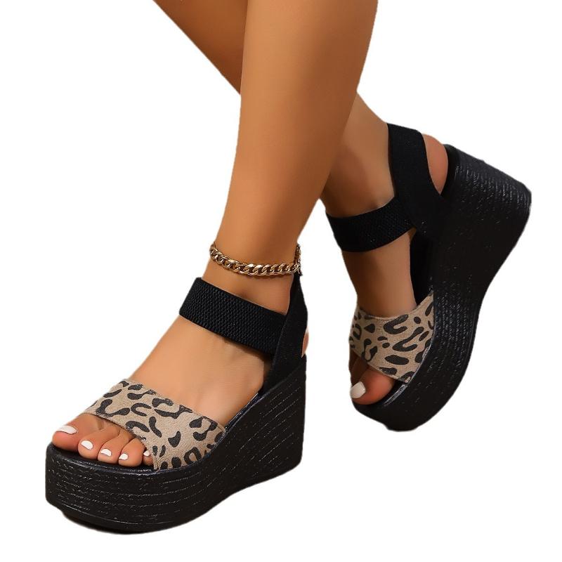 Летние женские модные босоножки на танкетке с пряжкой на ремешке и высоким каблуком, повседневная мода, леопардовые большие римские женские сандалии Zapatillas