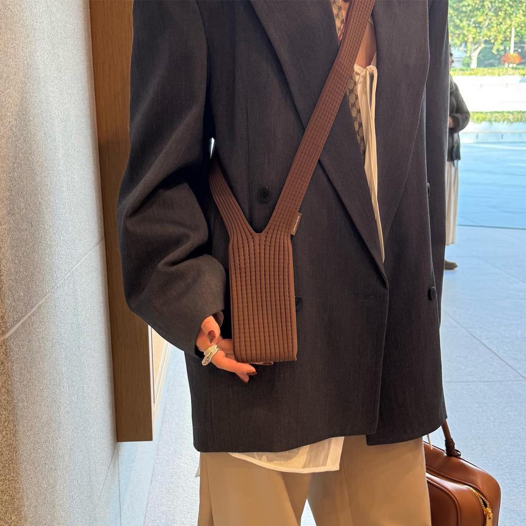 Креативная осенне-зимняя вязаная сумка для мобильного телефона, ручная фиксация, одноплечевая мини-сумка для мобильного телефона 2025 года.