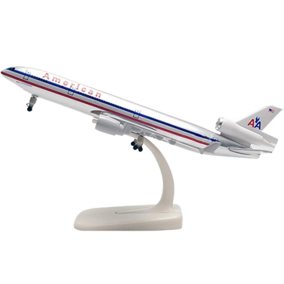 63 Модель самолета American Airlines MD-11, литая, 20 см