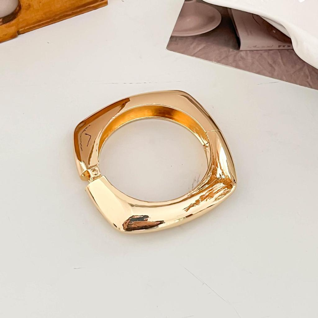 Браслет-манжета с переплетающимися кольцами - Европейский и американский дизайн в стиле легкой роскоши для женщин