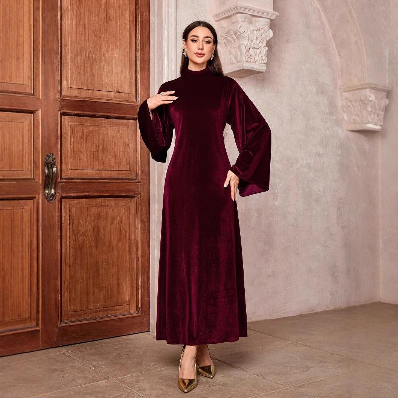 Женское весеннее бархатное платье с рукавами-трубами и поясом-молнией