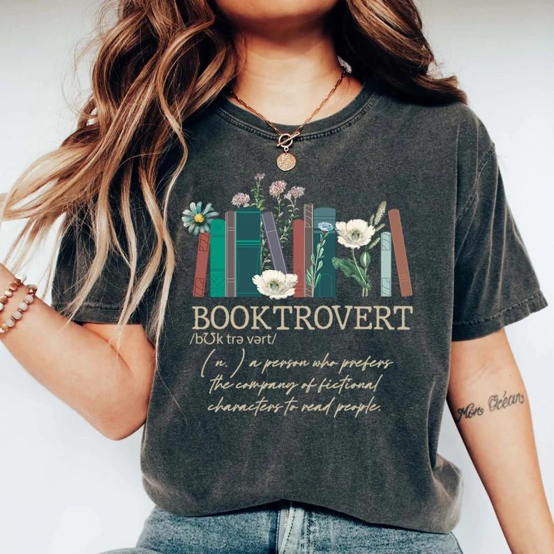 Футболка Booktrovert Графическая футболка для книголюба Книжный подарок для женщин-читательниц