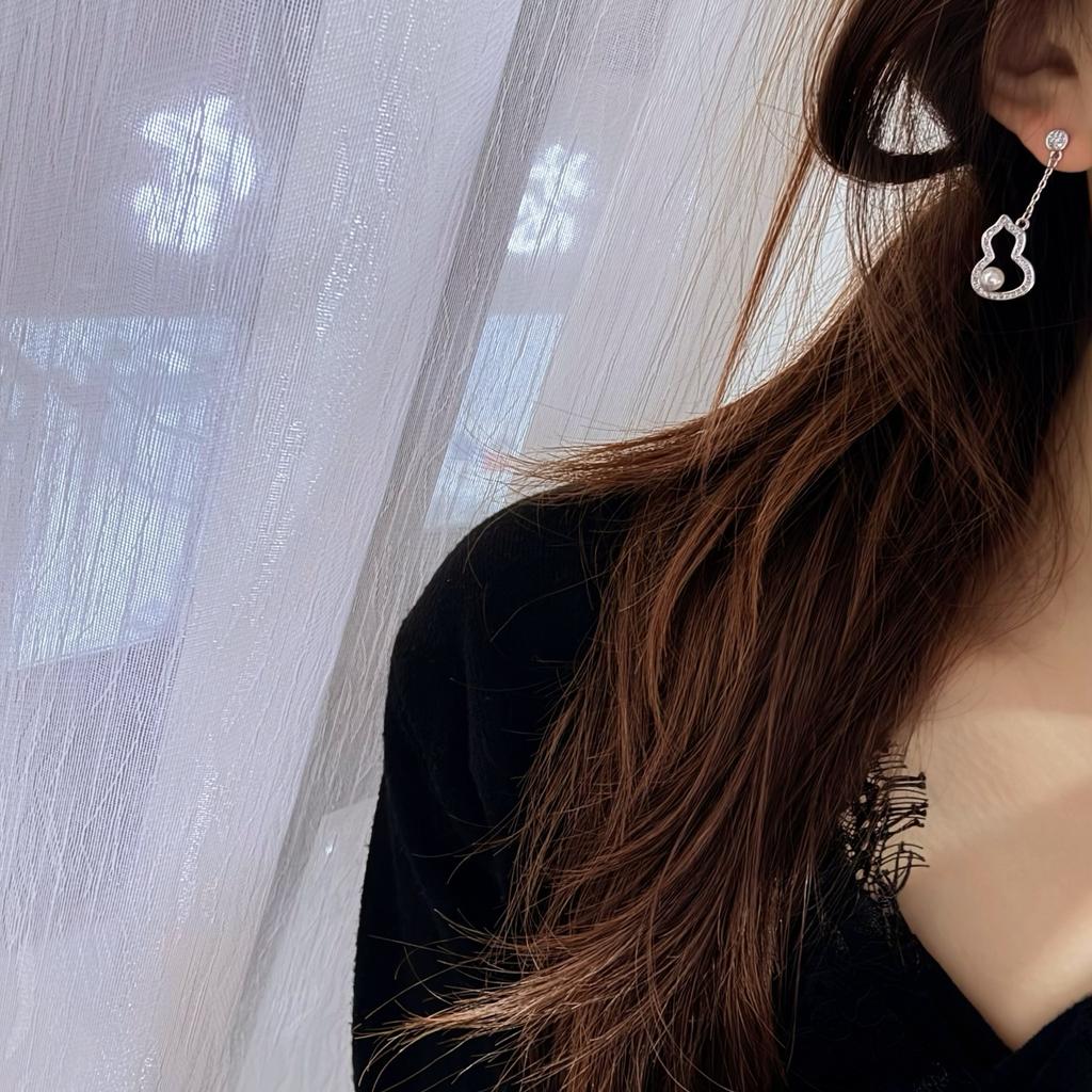 New Chinese-style, auspicious and prosperous, natural freshwater pearl earrings, simple and fashionable, with a unique gourd design