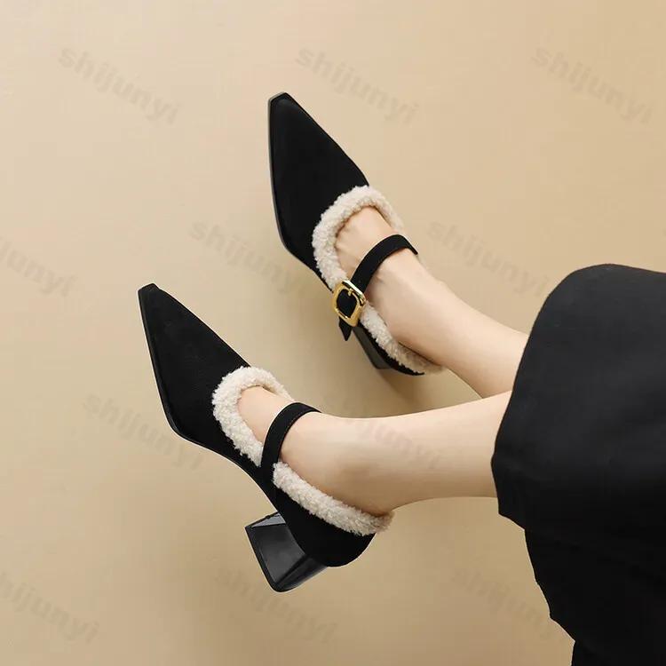 Модные Элегантные Мэри Джейн с Металлической Пряжкой Женские 2025 Новый Шикарный Дизайн Мех Толстый Каблук Туфли для Платья Дамские Зимние Теплые Плюшевые с Ремешком Туфли Лодочки Zapatos