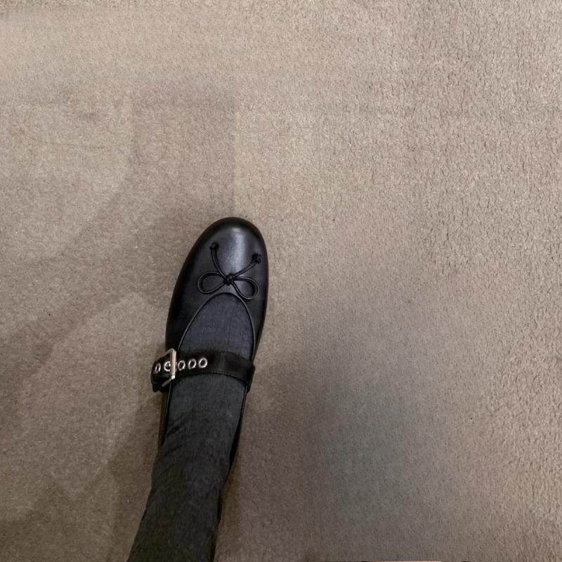 Новые неглубокие балетки для женщин