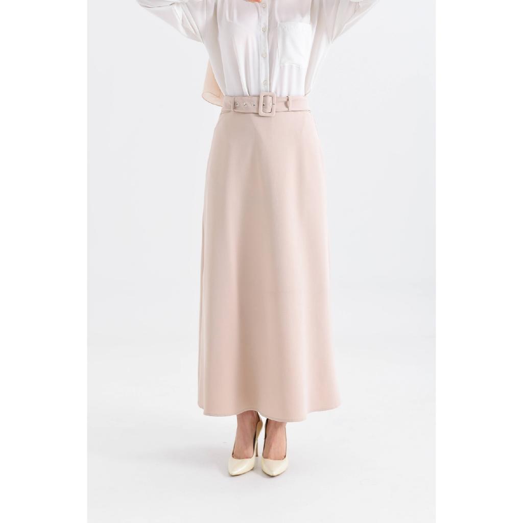 Черная юбка с пряжкой и поясом