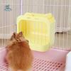 Стеллаж для клеток для домашних животных Большая вместимость Стойка для сена кролика Настенный устойчивый к грызению кормушка для сена Пластиковая устойчивая стойка для травы Внутренняя клетка для кролика