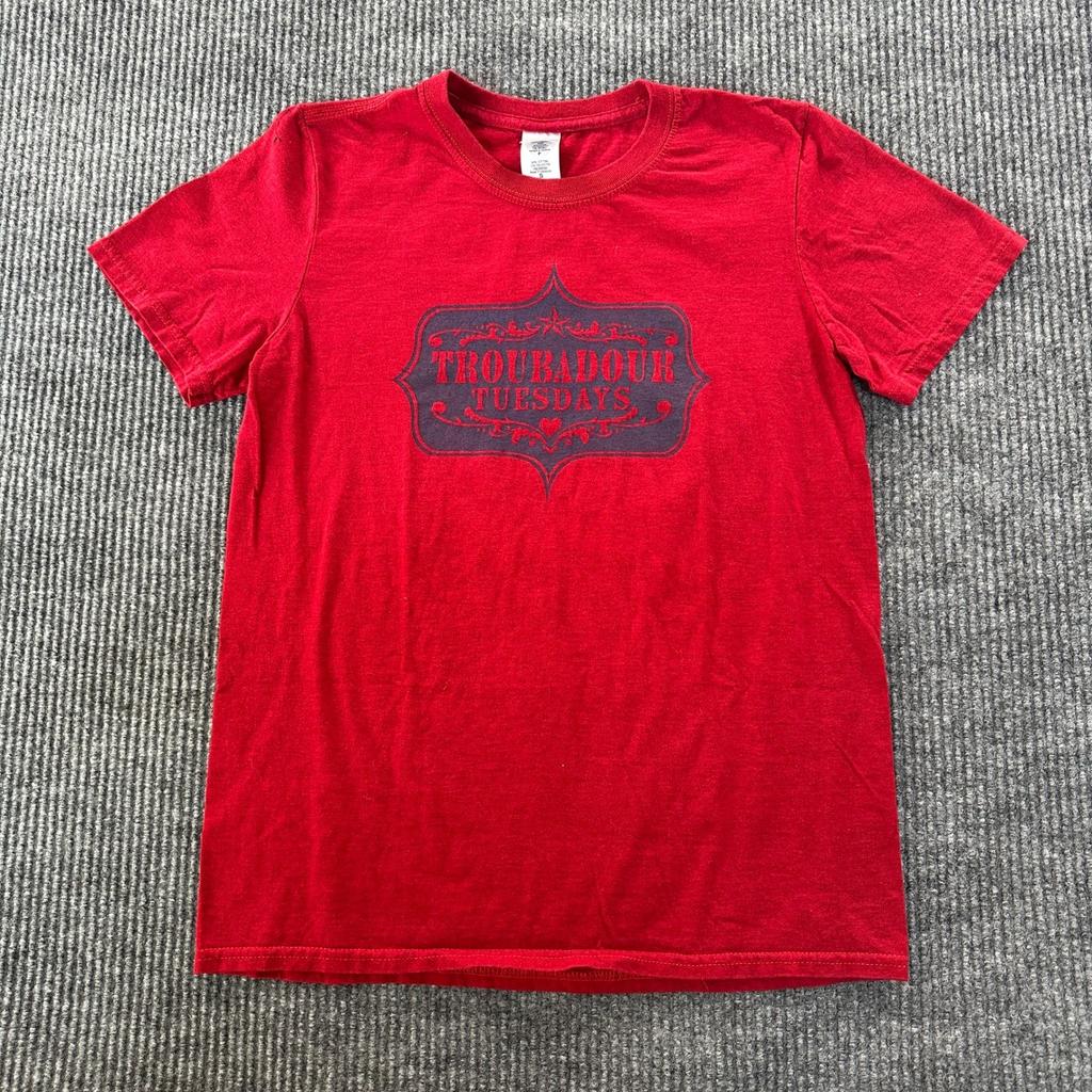 Gildan Unisex Troubadour Tuesdays Graphic T Shirt Small Red Cotton Blend