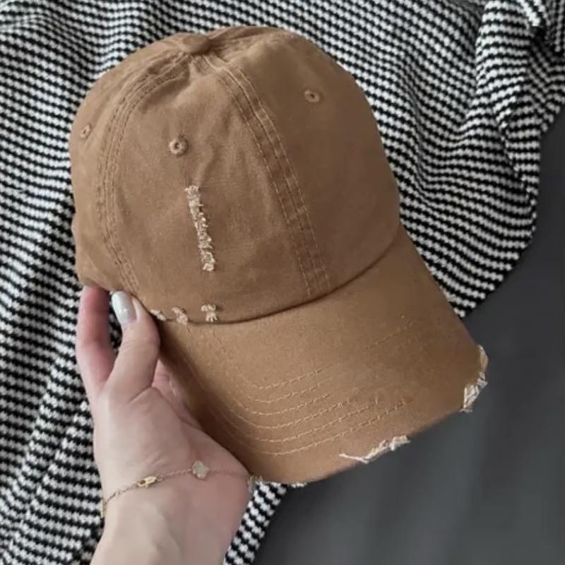 Бейсболка из хлопка в американском стиле с вышитыми буквами в минималистском стиле