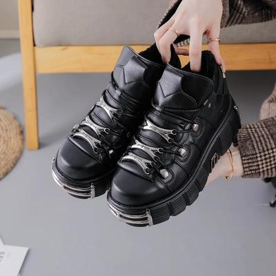 Весна 2025 Новая женская обувь Тяжелый металл Толстая подошва Высокий верх Панк Кожаная обувь Готика Темные Мотоботы Тренд